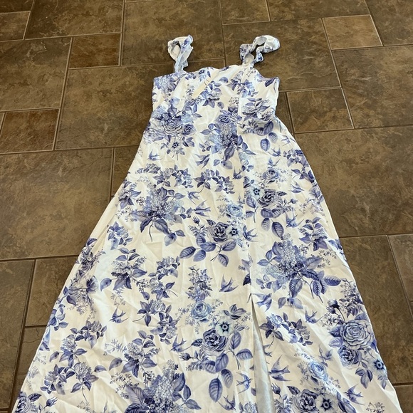 😳BUY 1,GET 2 FREE😳 Floral purple and White Maxi Dress - Picture 1 of 3